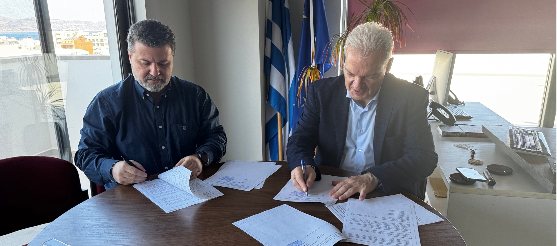 Υπογραφή σύμβασης για τη λειτουργία του ΧΥΤΑ Πέρα Γαληνών από τον Πρόεδρο Αλέξη Καλοκαιρινό Υπογραφή σύμβασης για τη λειτουργία του ΧΥΤΑ Πέρα Γαληνών από τον Πρόεδρο Αλέξη Καλοκαιρινό